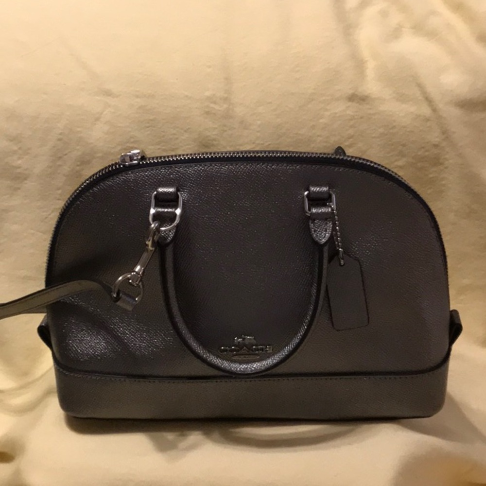 Crossbody handbag
